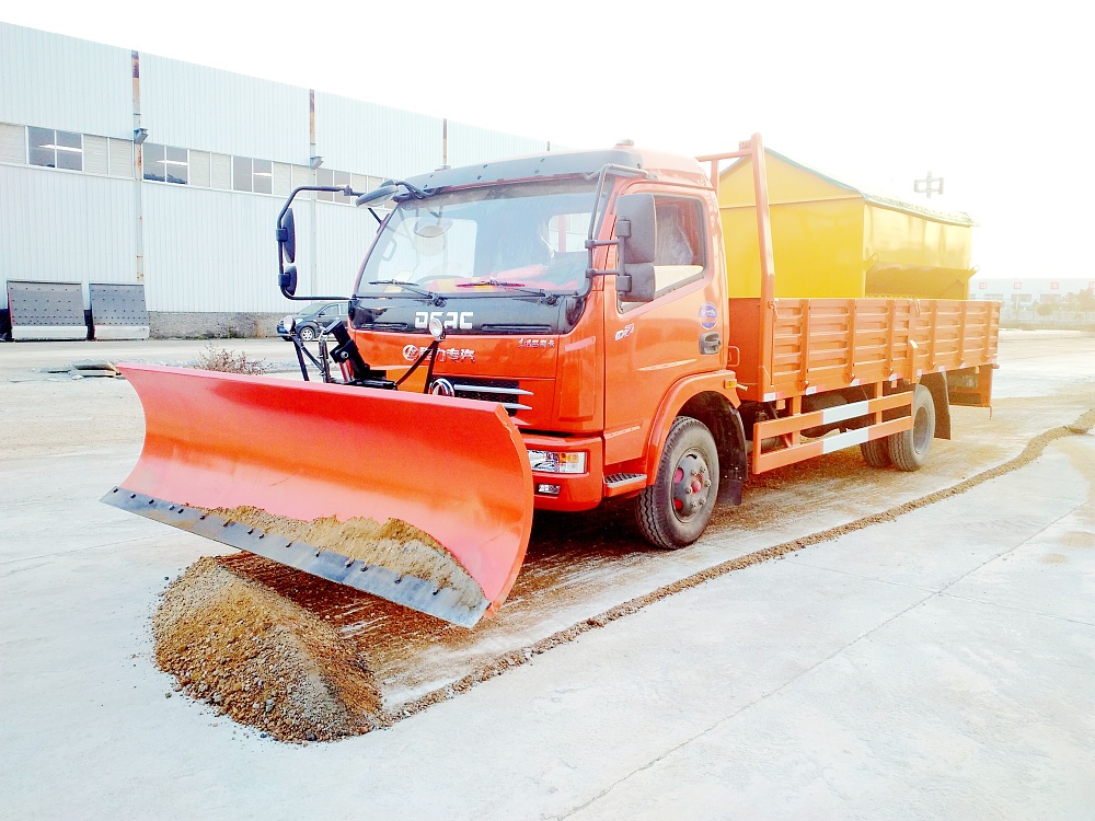 東風(fēng)大多利卡清雪融雪撒鹽車(chē)